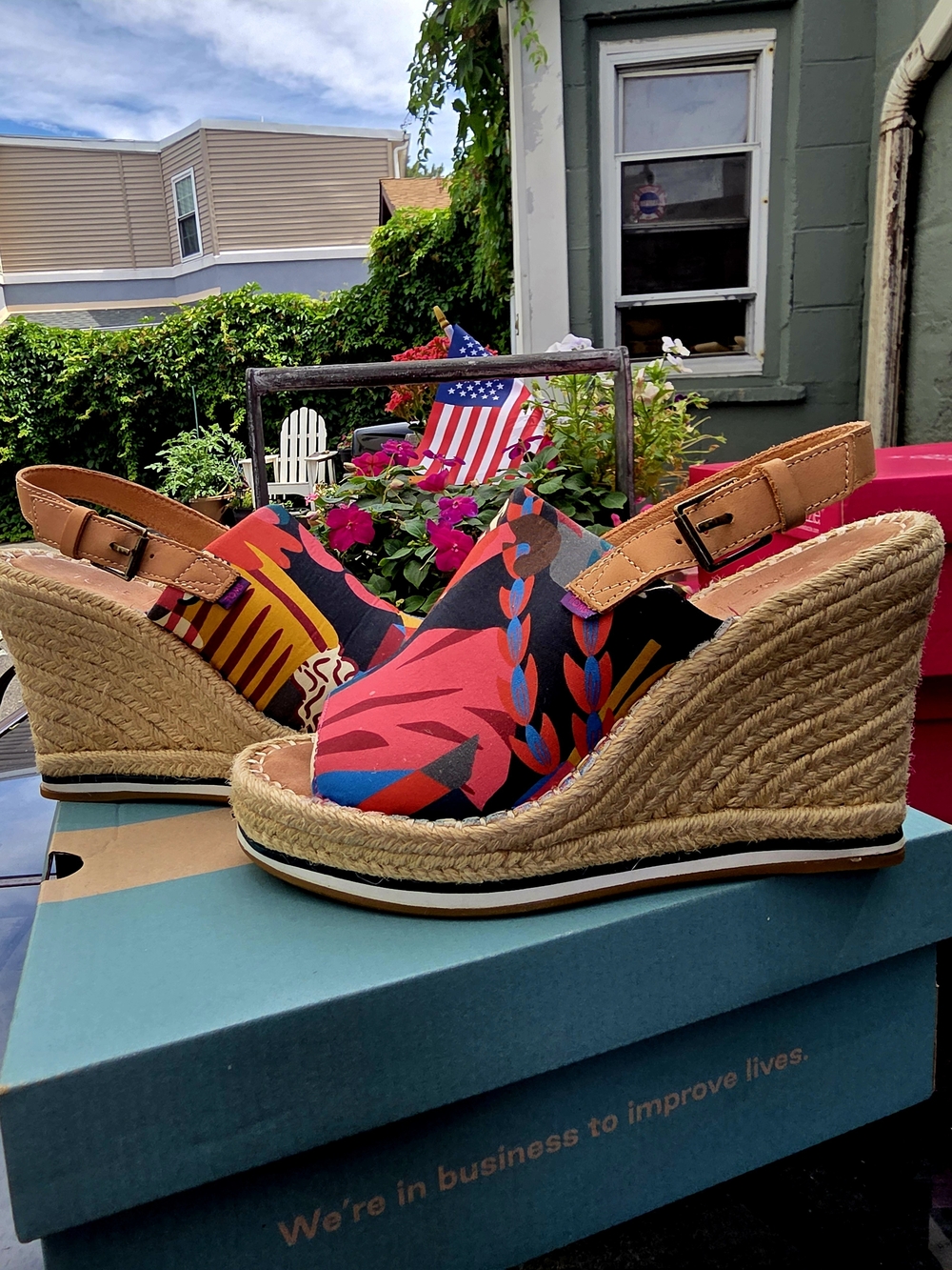 TOMS Multicolor Floral Print Espadrille Wedge Sandals with Tan Ankle Strap - Picture 3 of 3
